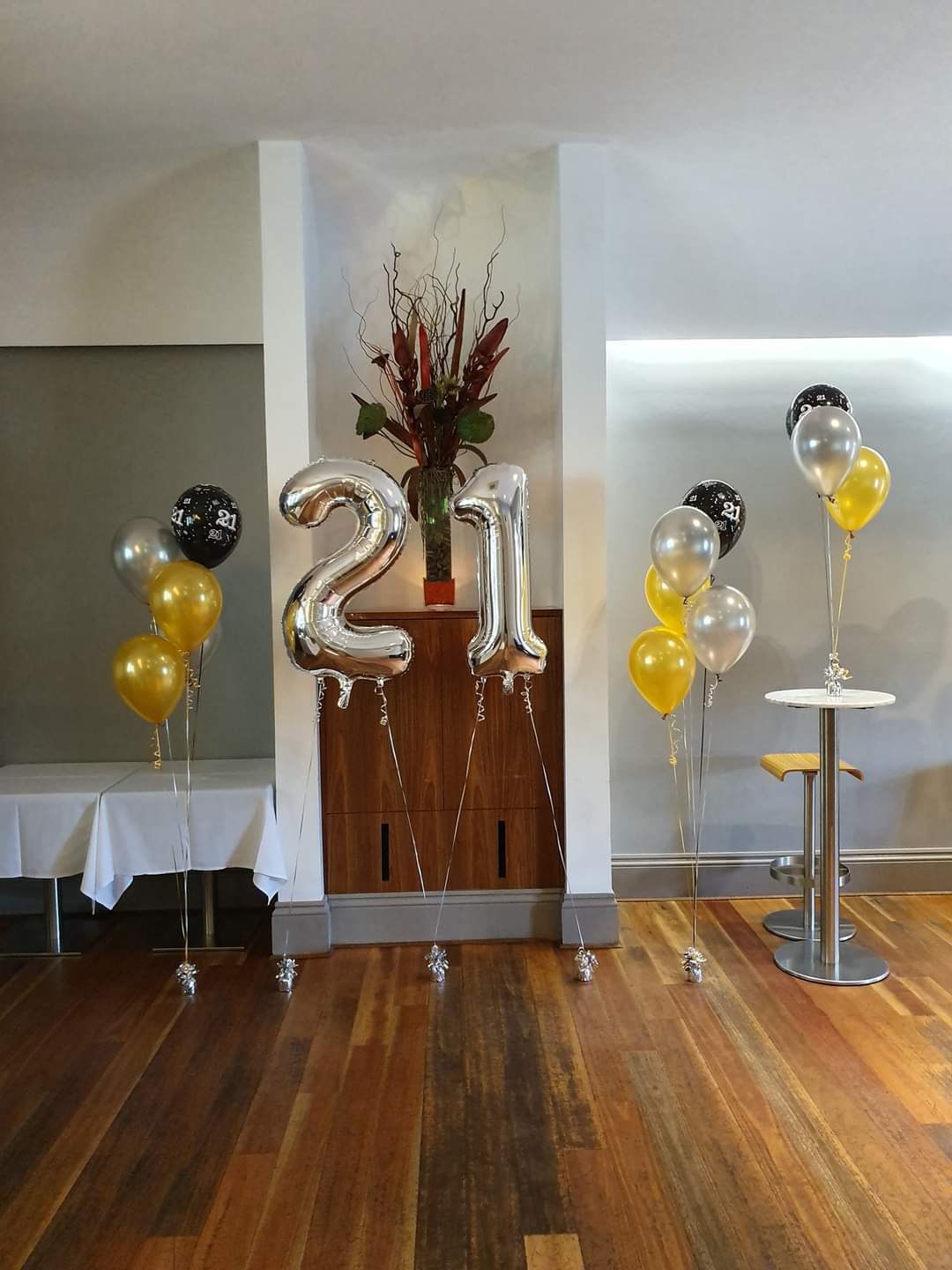 86cm Megaloon Numbers with 2 Bunch of 5 Helium Balloons Bouquet